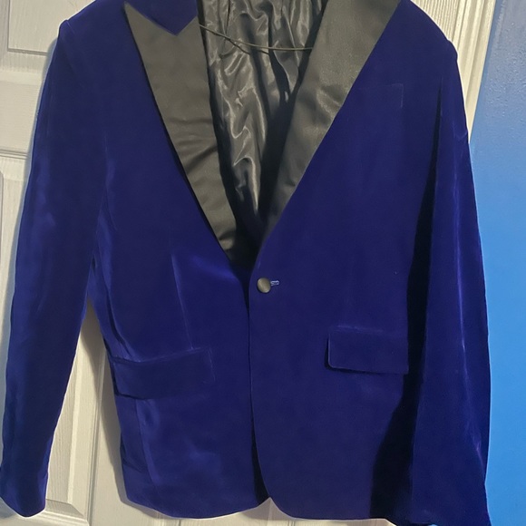Royal Blue Velvet Tuxedo!! (Comes with matching bow) - Picture 3 of 5